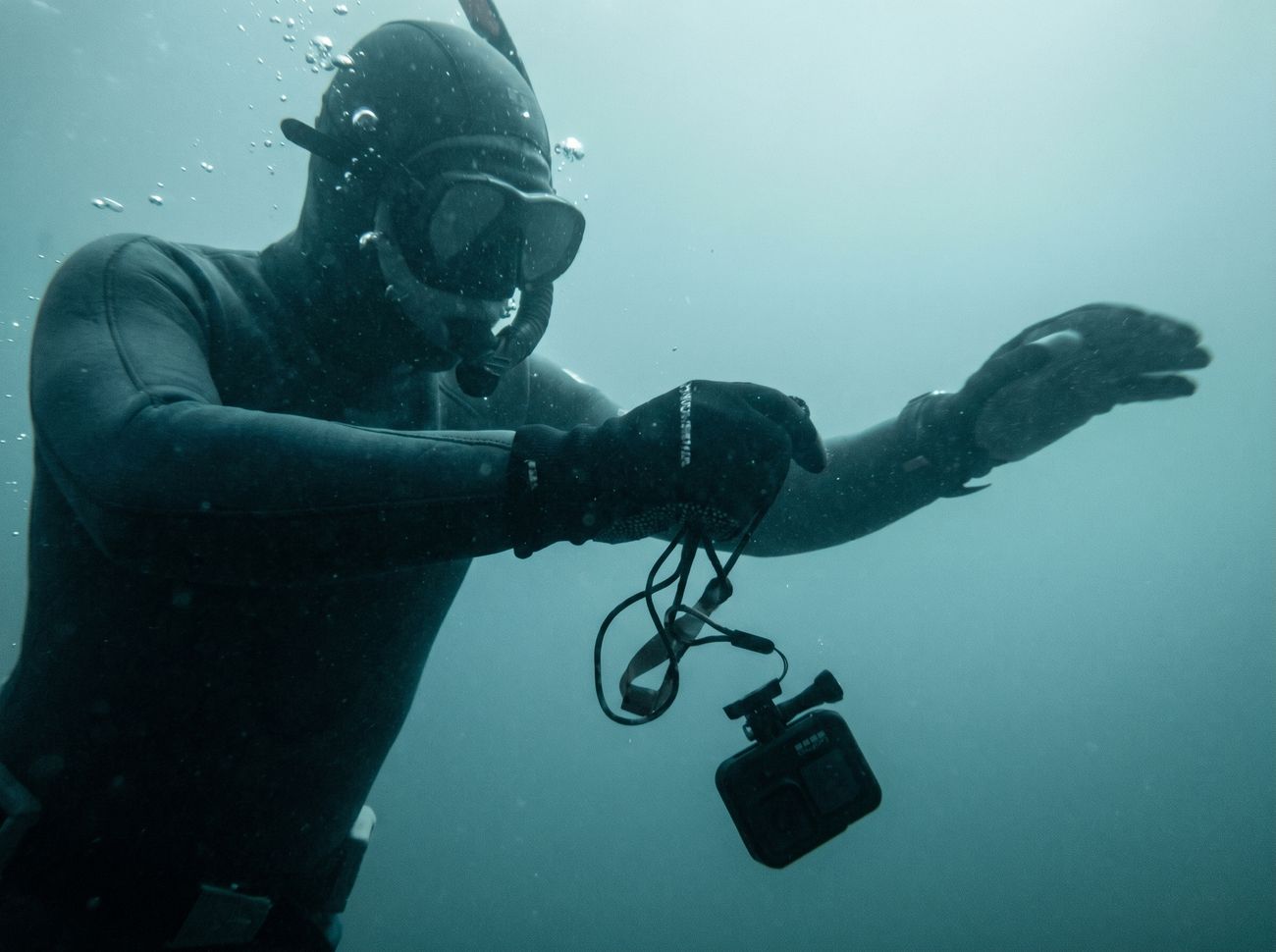Diver fumbling a handheld GoPro