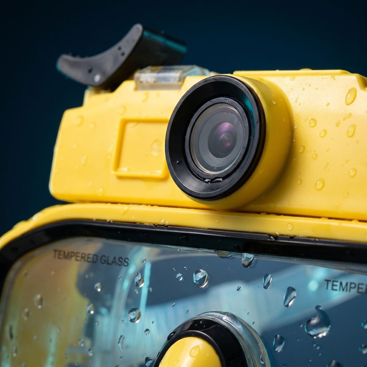 Close-up of the built-in 2K lens on the Deep Dive Goggles mask